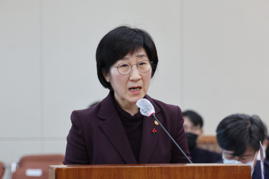 한화진 환경부 장관이 12월 20일 국회에서 열린 환경노동위원회 제1차 전체회의에서 발언하고 있다. <연합뉴스>